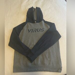 VIRUS Intl Pullover Hoodie size L